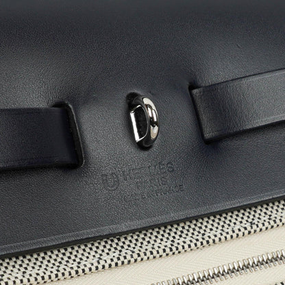 Hermès Herbag Horseshoe Stamp (HSS) Zip PM In Bleu Indigo Vache Hunter Und Criss Viking Stoff Mit Palladium Beschlägen
