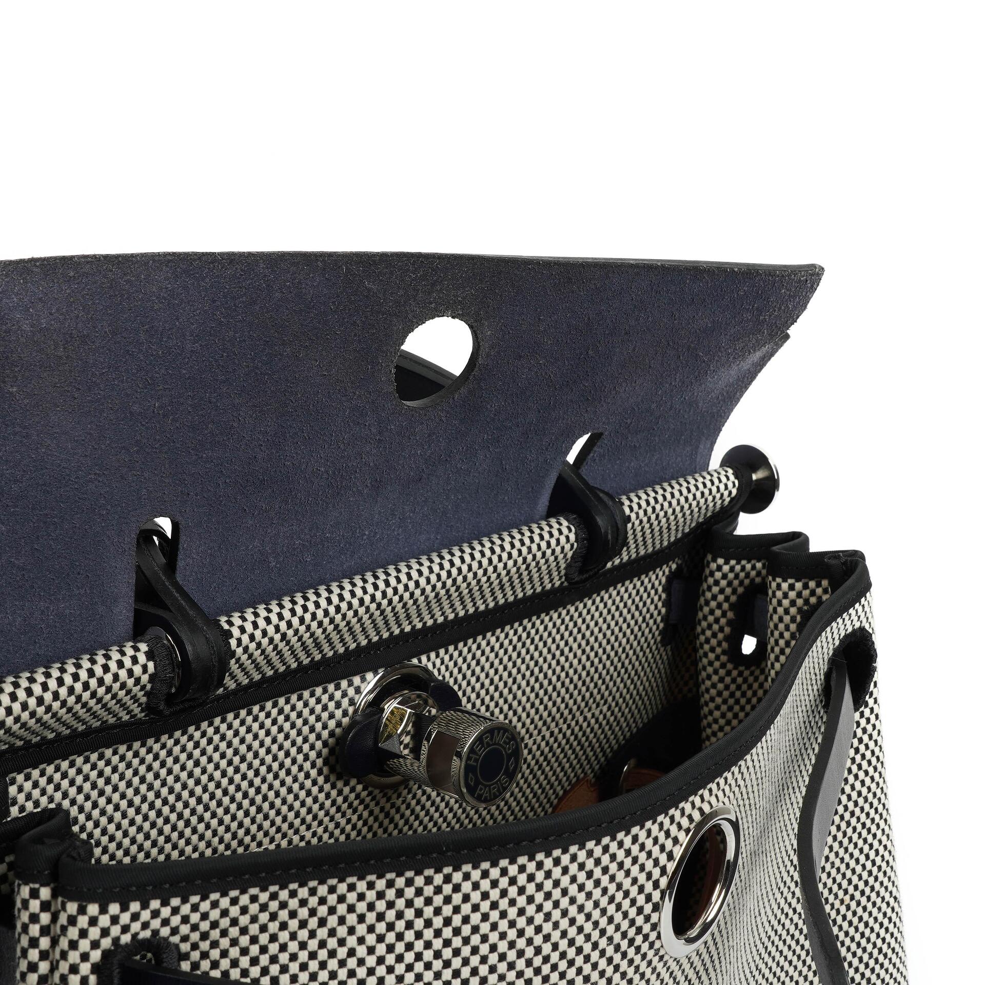 Hermès Herbag Horseshoe Stamp (HSS) Zip PM In Bleu Indigo Vache Hunter Und Criss Viking Stoff Mit Palladium Beschlägen