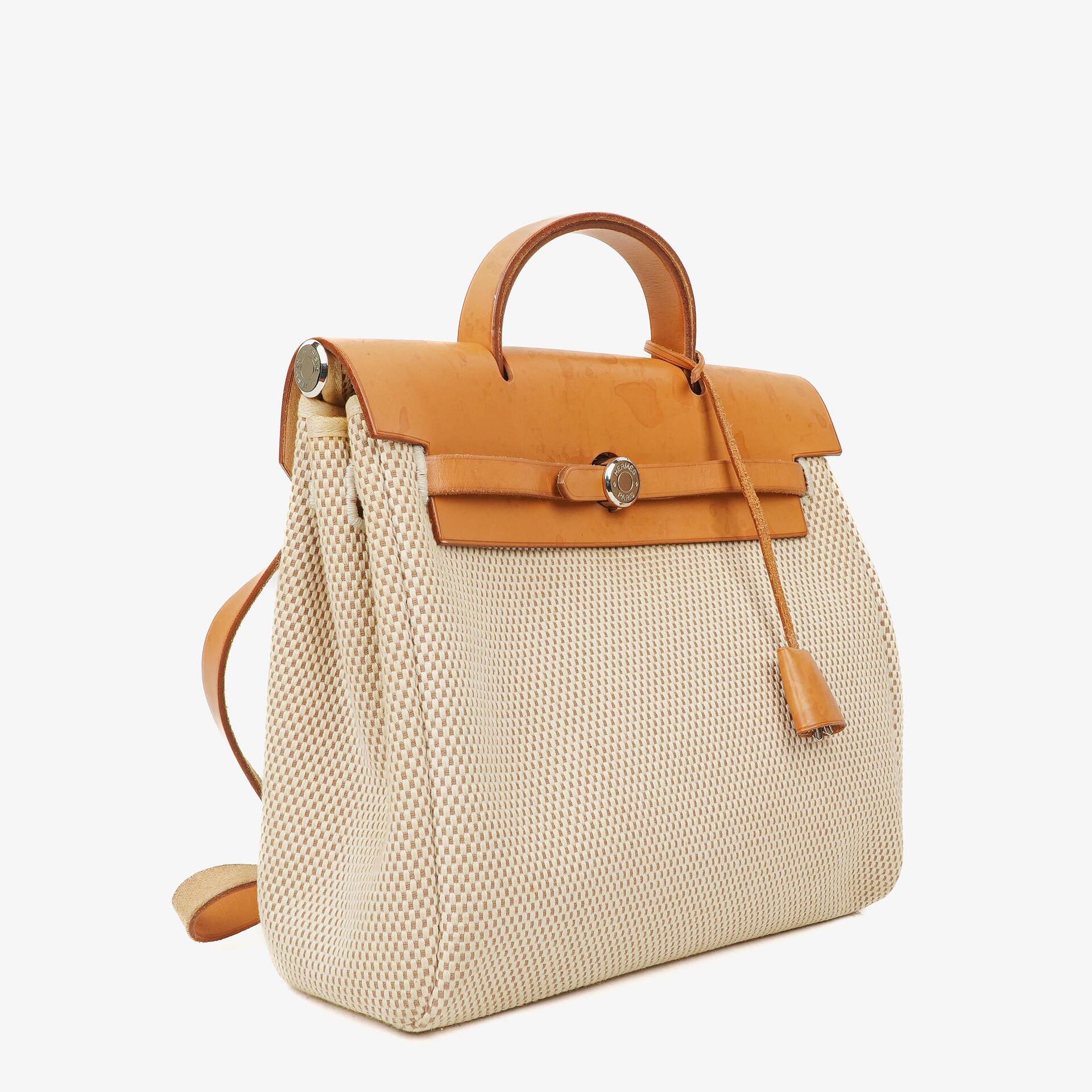 Hermès Herbag PM 2-Wege-Rucksack aus Vache Hunter mit Criss Viking in Ecru, Beige und Naturel