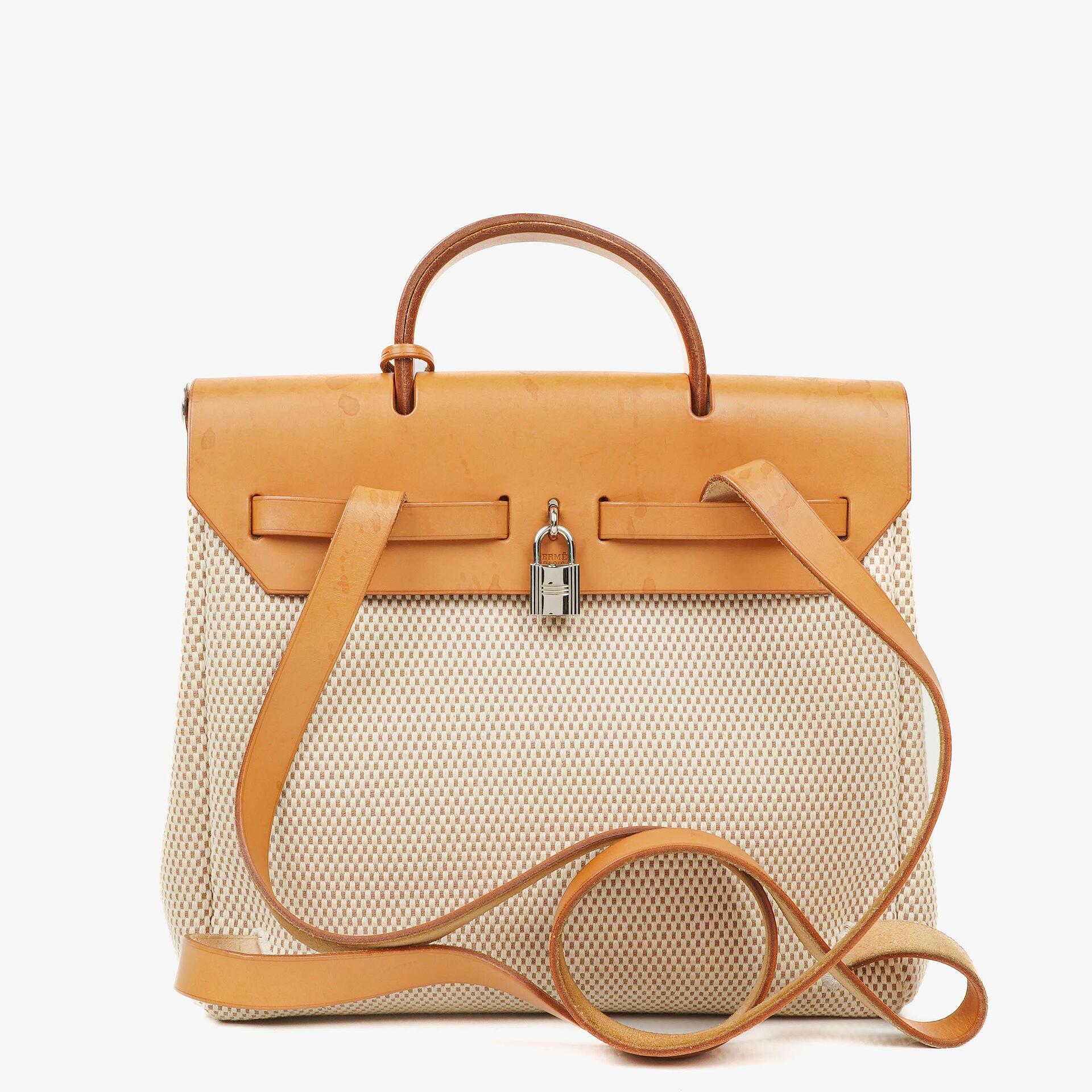 Hermès Herbag PM 2-Wege-Rucksack aus Vache Hunter mit Criss Viking in Ecru, Beige und Naturel