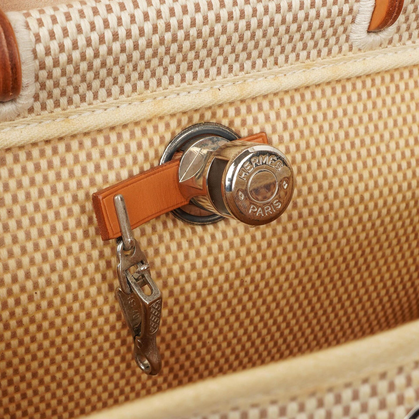 Hermès Herbag PM 2-Wege-Rucksack aus Vache Hunter mit Criss Viking in Ecru, Beige und Naturel