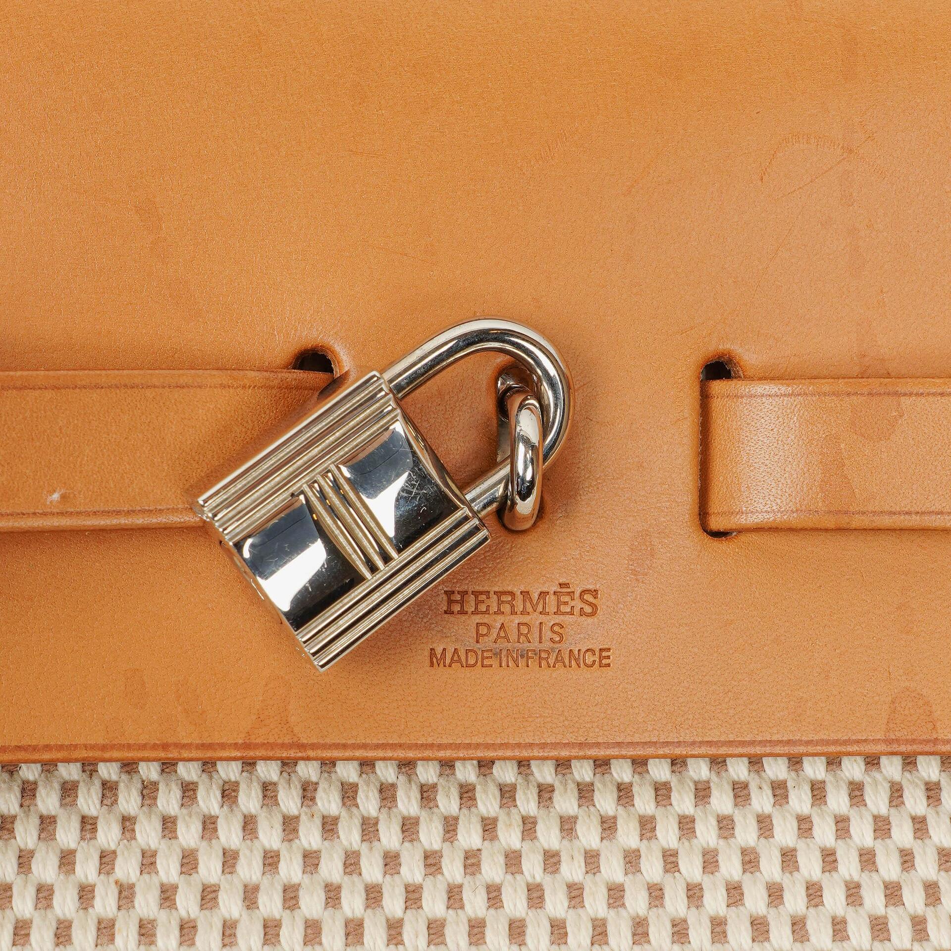 Hermès Herbag PM 2-Wege-Rucksack aus Vache Hunter mit Criss Viking in Ecru, Beige und Naturel