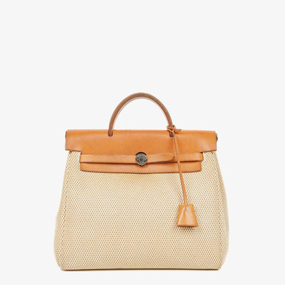 Hermès Herbag PM 2-Wege-Rucksack aus Vache Hunter Criss Viking in Ecru Beige Naturel mit Palladium-Beschlägen