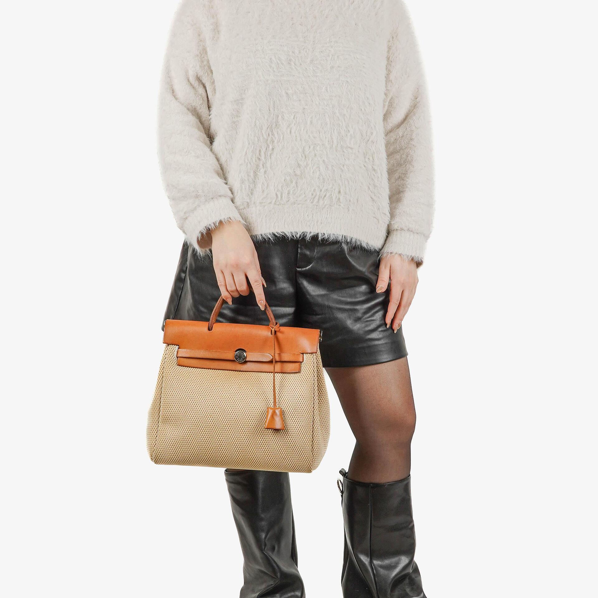 Hermès Herbag PM 2-Wege-Rucksack aus Vache Hunter Criss Viking in Ecru Beige Naturel mit Palladium-Beschlägen