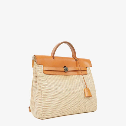 Hermès Herbag PM 2-Wege-Rucksack aus Vache Hunter Criss Viking in Ecru Beige Naturel mit Palladium-Beschlägen