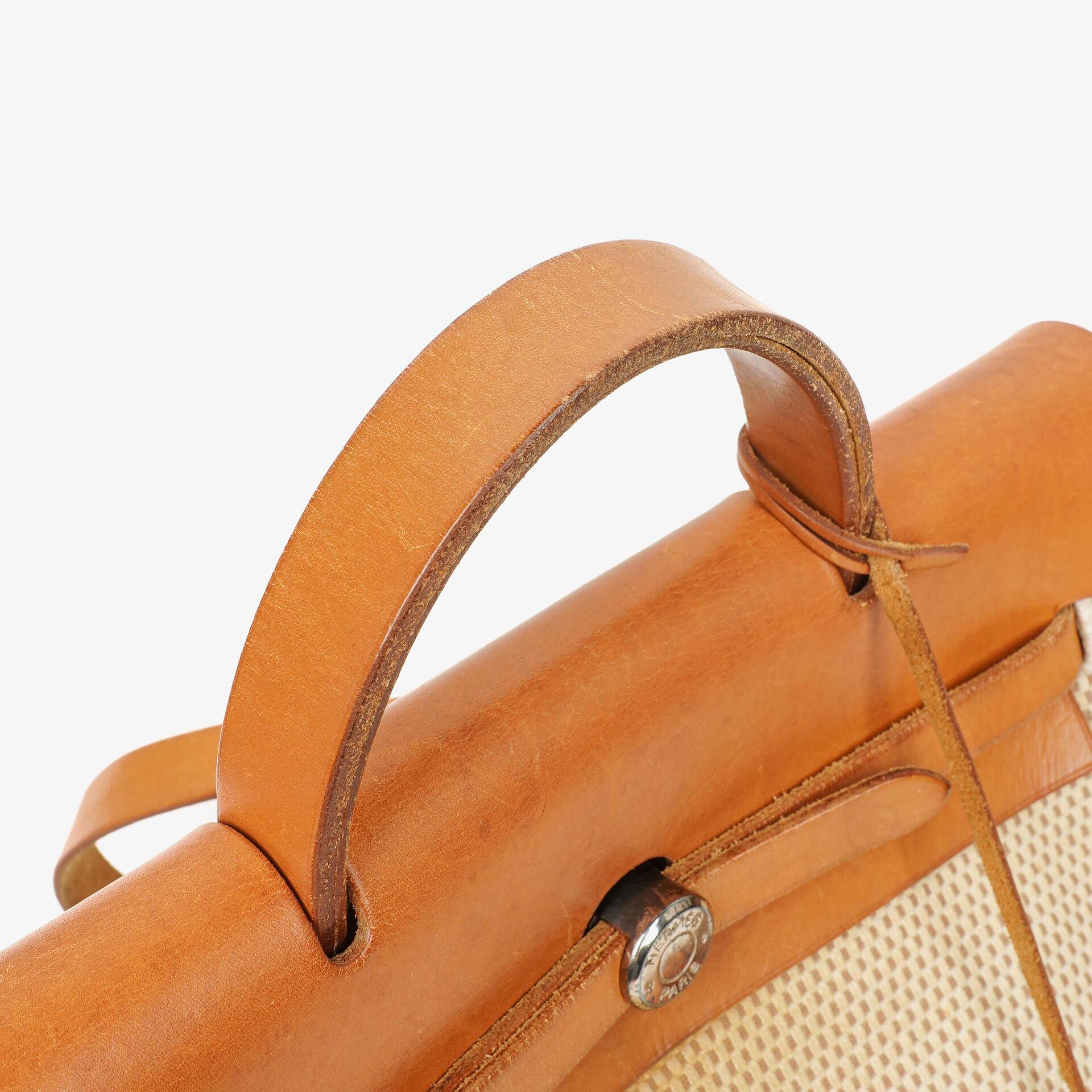 Hermès Herbag PM 2-Wege-Rucksack aus Vache Hunter Criss Viking in Ecru Beige Naturel mit Palladium-Beschlägen