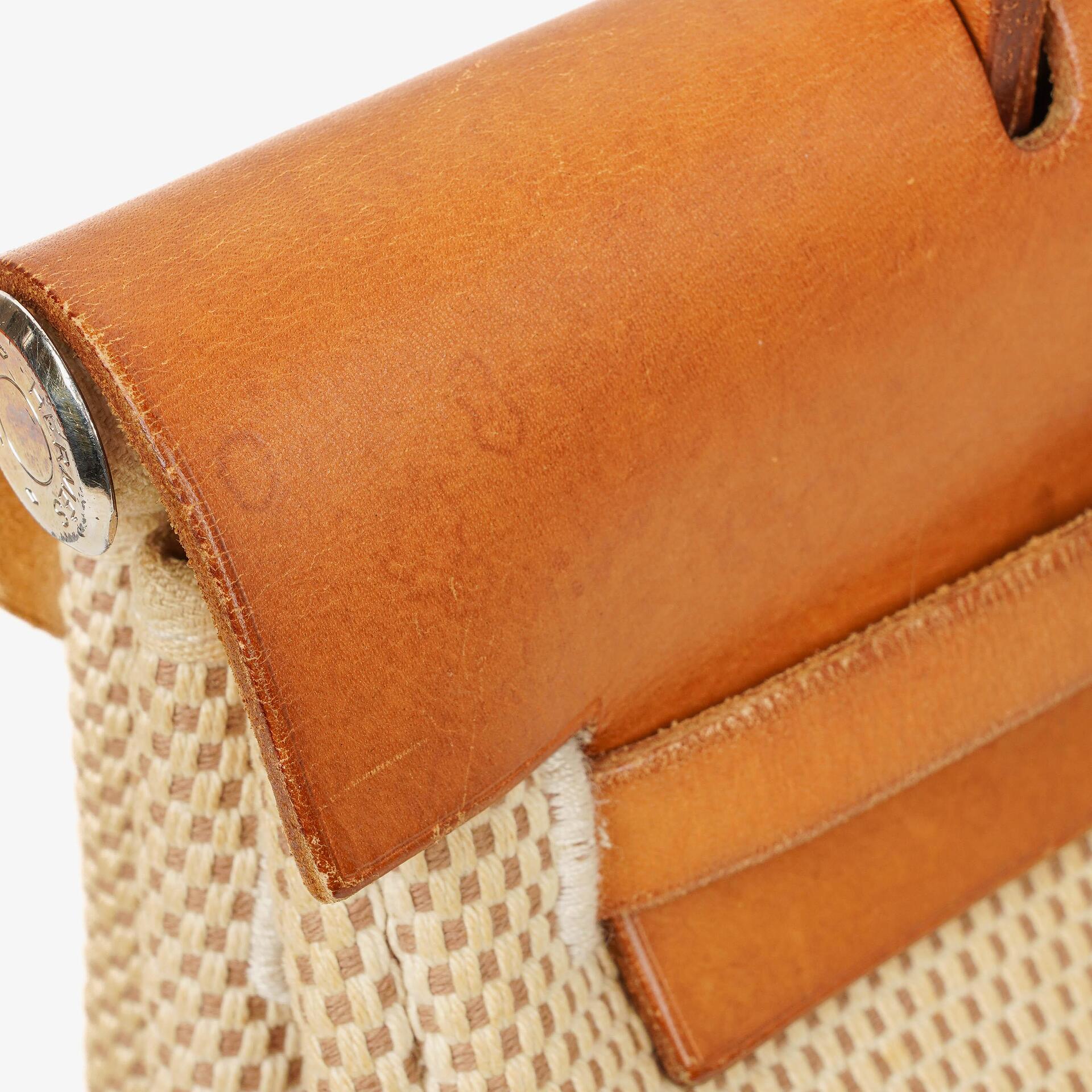 Hermès Herbag PM 2-Wege-Rucksack aus Vache Hunter Criss Viking in Ecru Beige Naturel mit Palladium-Beschlägen