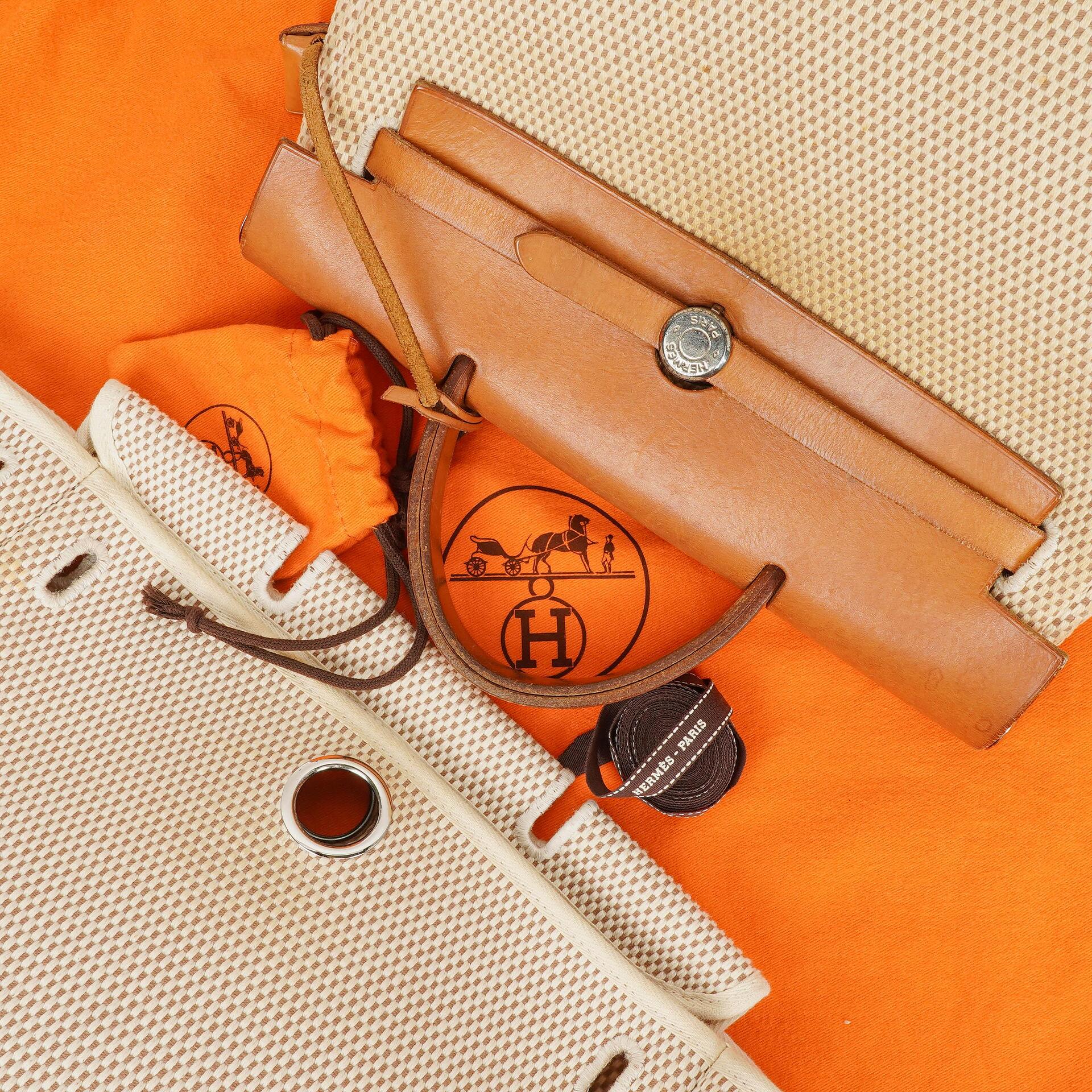 Hermès Herbag PM 2-Wege-Rucksack aus Vache Hunter Criss Viking in Ecru Beige Naturel mit Palladium-Beschlägen