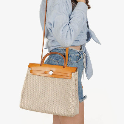 Hermès Herbag PM Vache Hunter Criss Viking 30 2-Wege-Tasche in Ecru Beige Naturel mit Palladium-Hardware