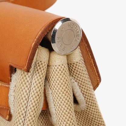Hermès Herbag PM 30 2-Wege-Tasche aus Vache Hunter und Toile Canvas in Ecru Beige Naturel mit Palladium Beschlägen
