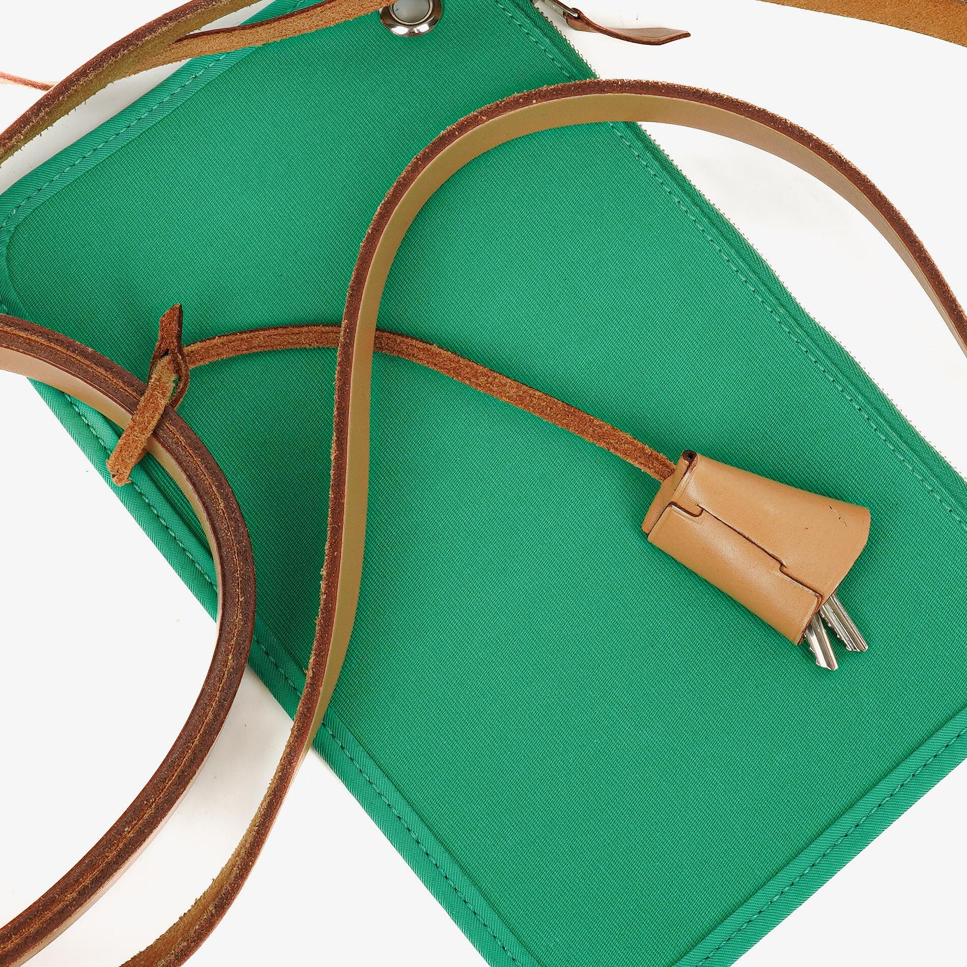 Hermès Herbag Zip 31 PM in Bleu Saphir Vache Hunter, Bleu Azteque und Menthe