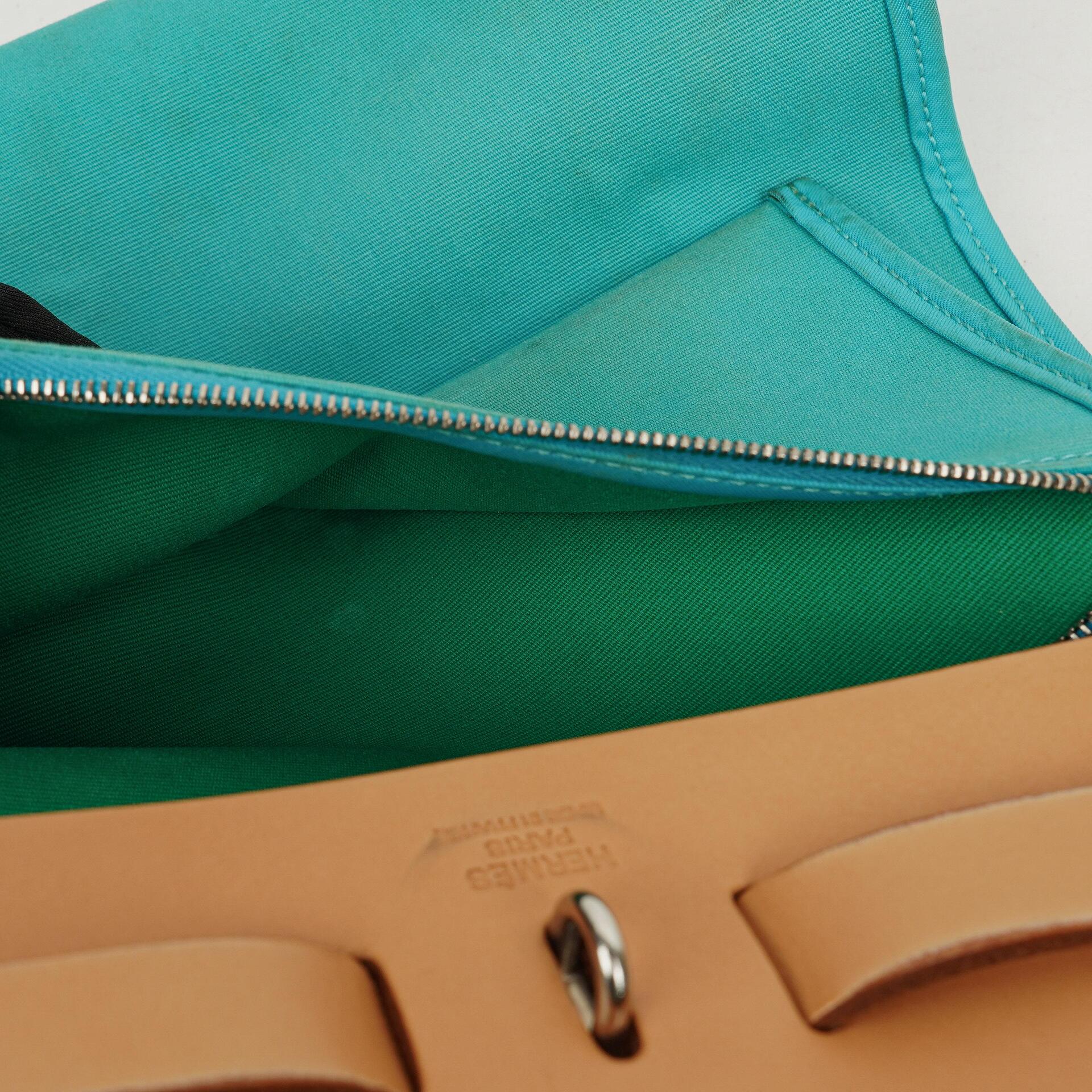 Hermès Herbag Zip 31 PM in Bleu Saphir Vache Hunter, Bleu Azteque und Menthe