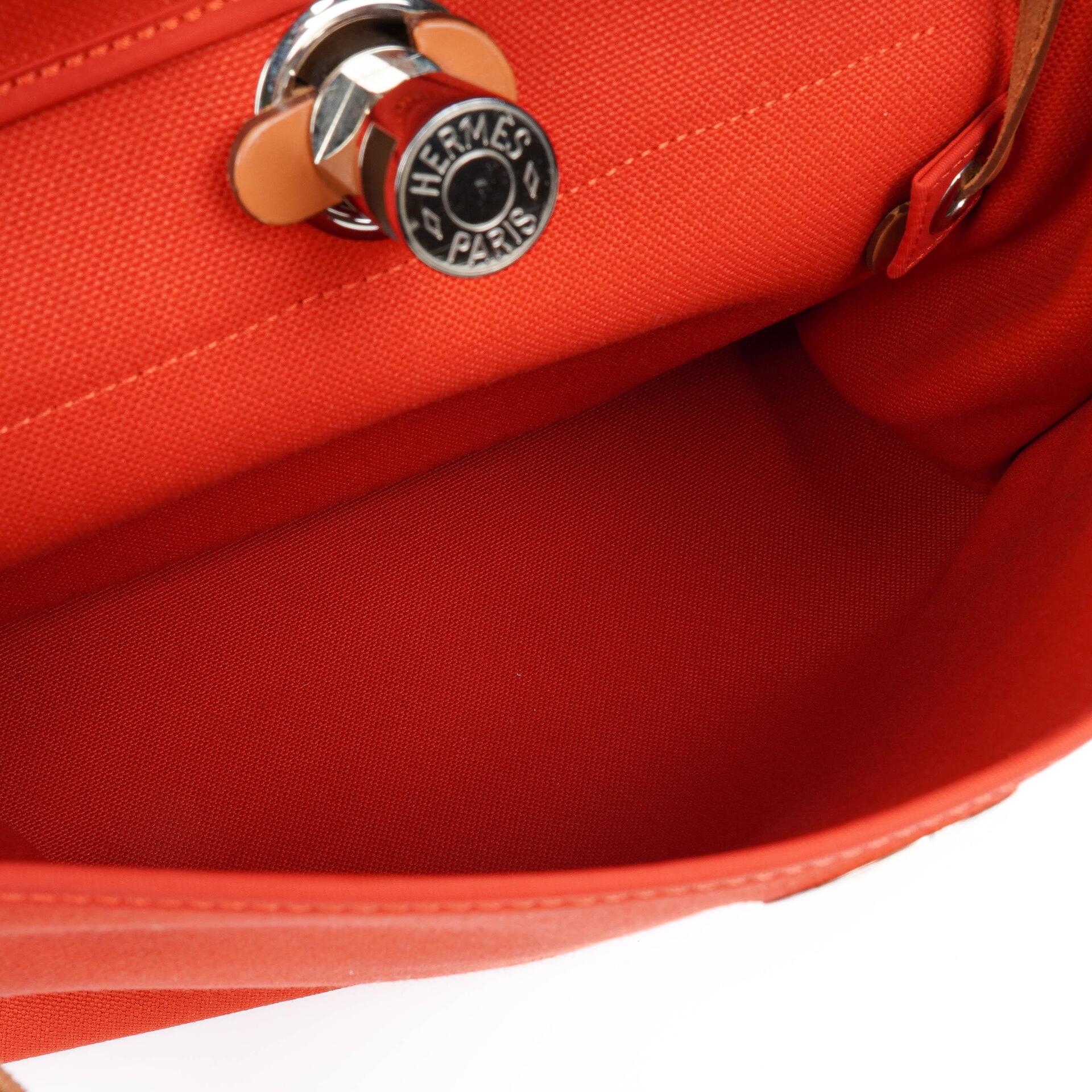 Hermes Herbag Zip 31 PM Fauve Vache Hunter Capucine Canvas mit Palladium Beschlägen