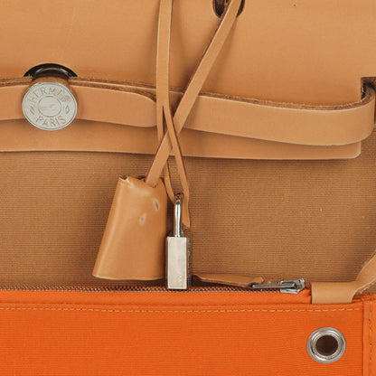 Hermès Herbag Zip 31 PM aus Vache Hunter Canvas in Dune/Sable Naturel und Orange mit Palladium-Hardware