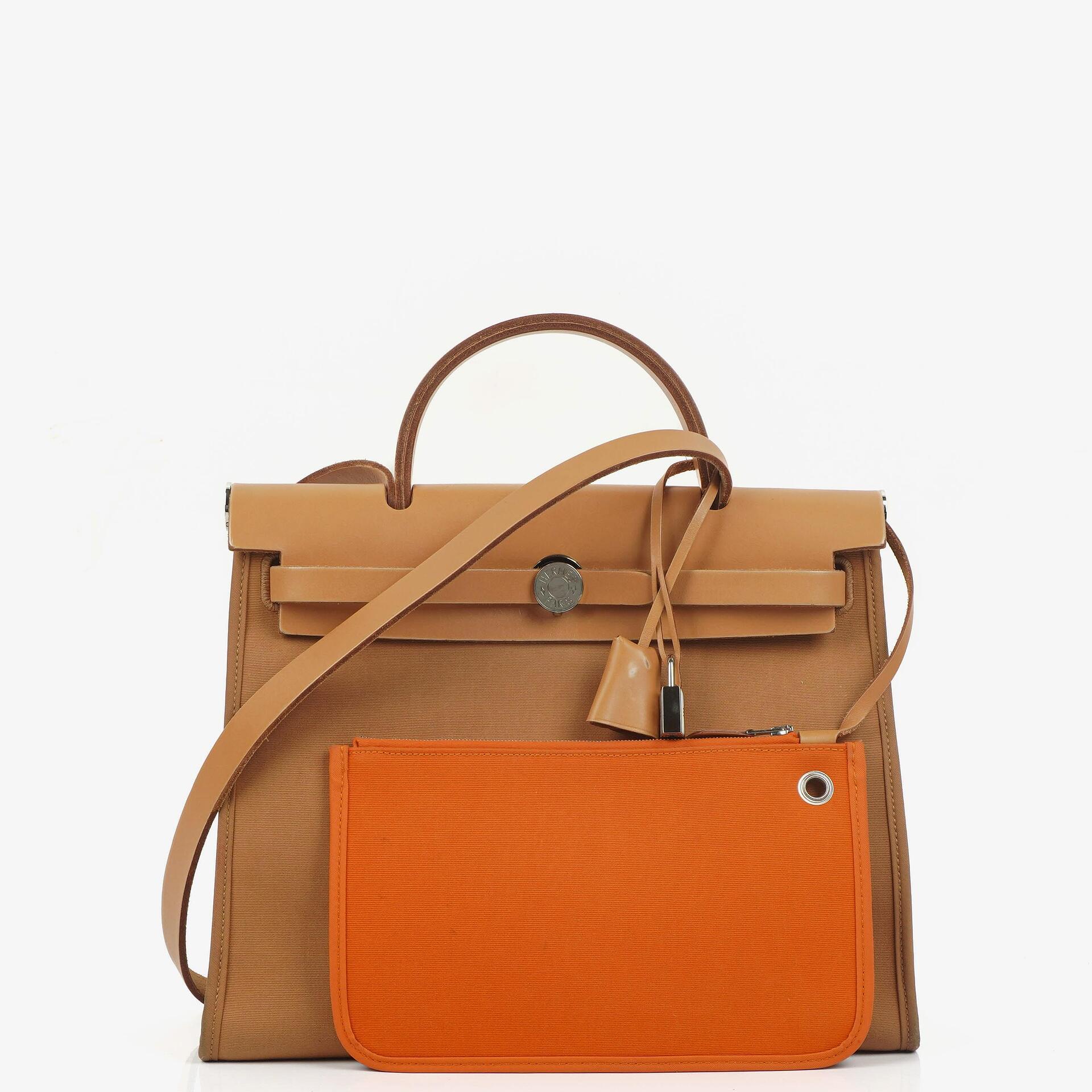 Hermès Herbag Zip 31 PM aus Vache Hunter Canvas in Dune/Sable Naturel und Orange mit Palladium-Hardware