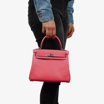 Hermes Kelly 25 Retourne Rose Azalee Swift Leder mit Palladium-Beschlägen