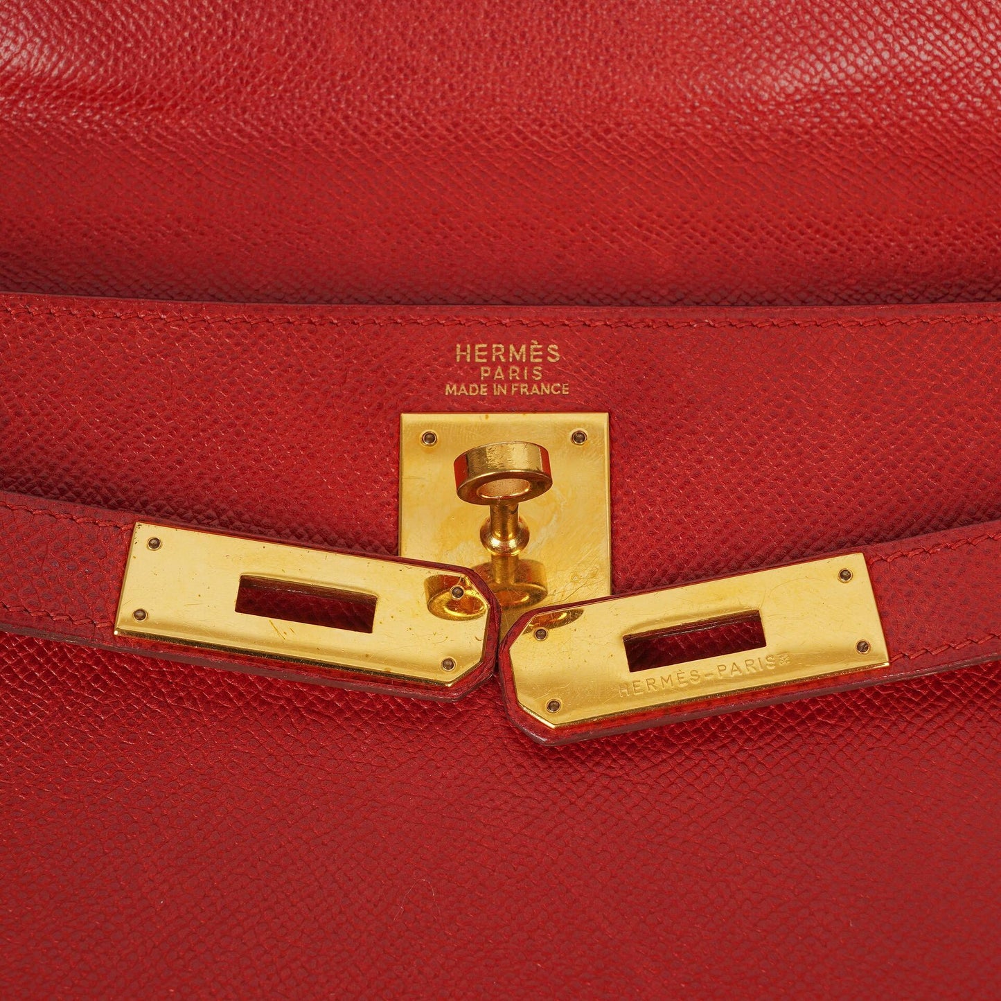 Hermès Kelly 32 Retourne in Rouge Vif mit Goldbeschlägen