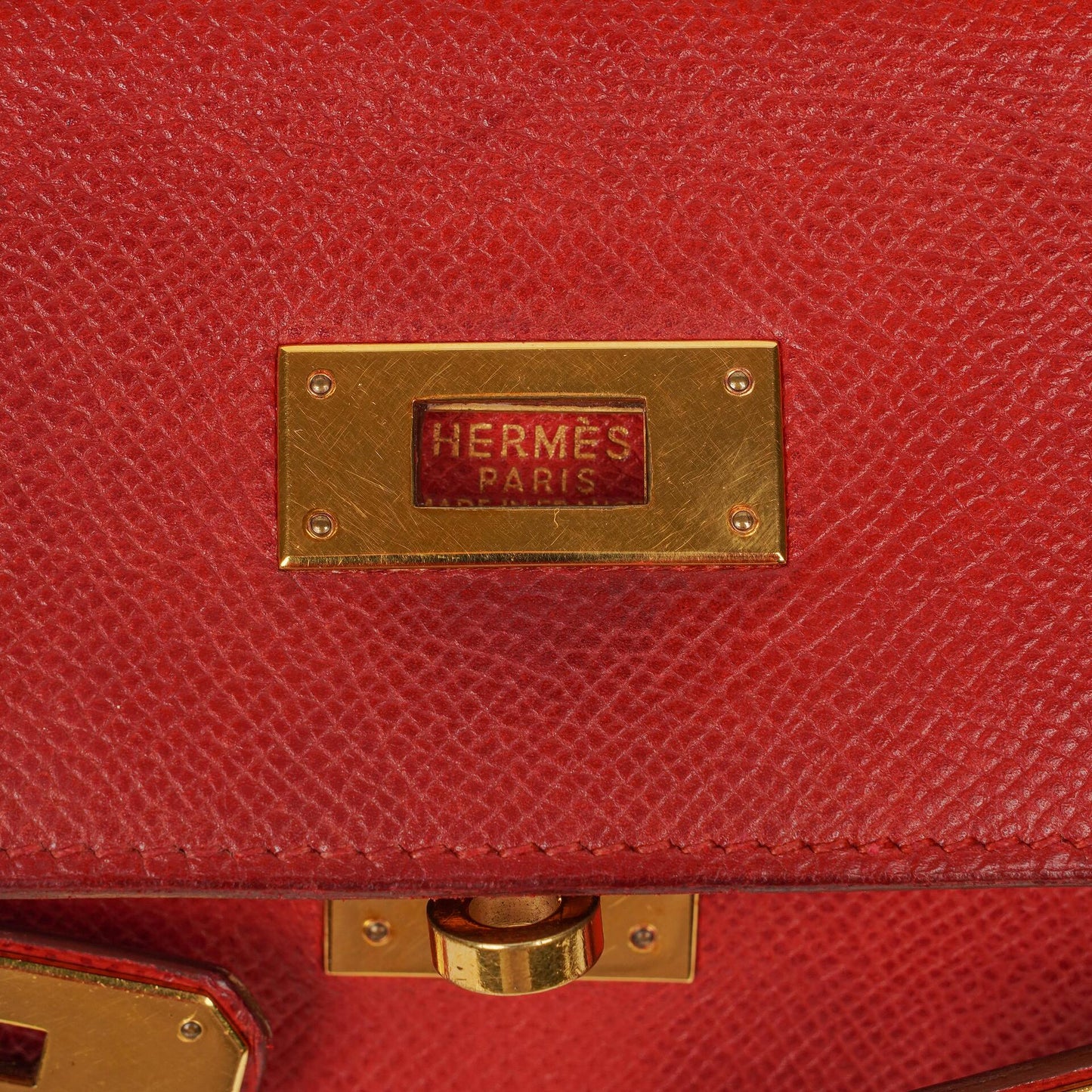 Hermès Kelly 32 Retourne in Rouge Vif mit Goldbeschlägen