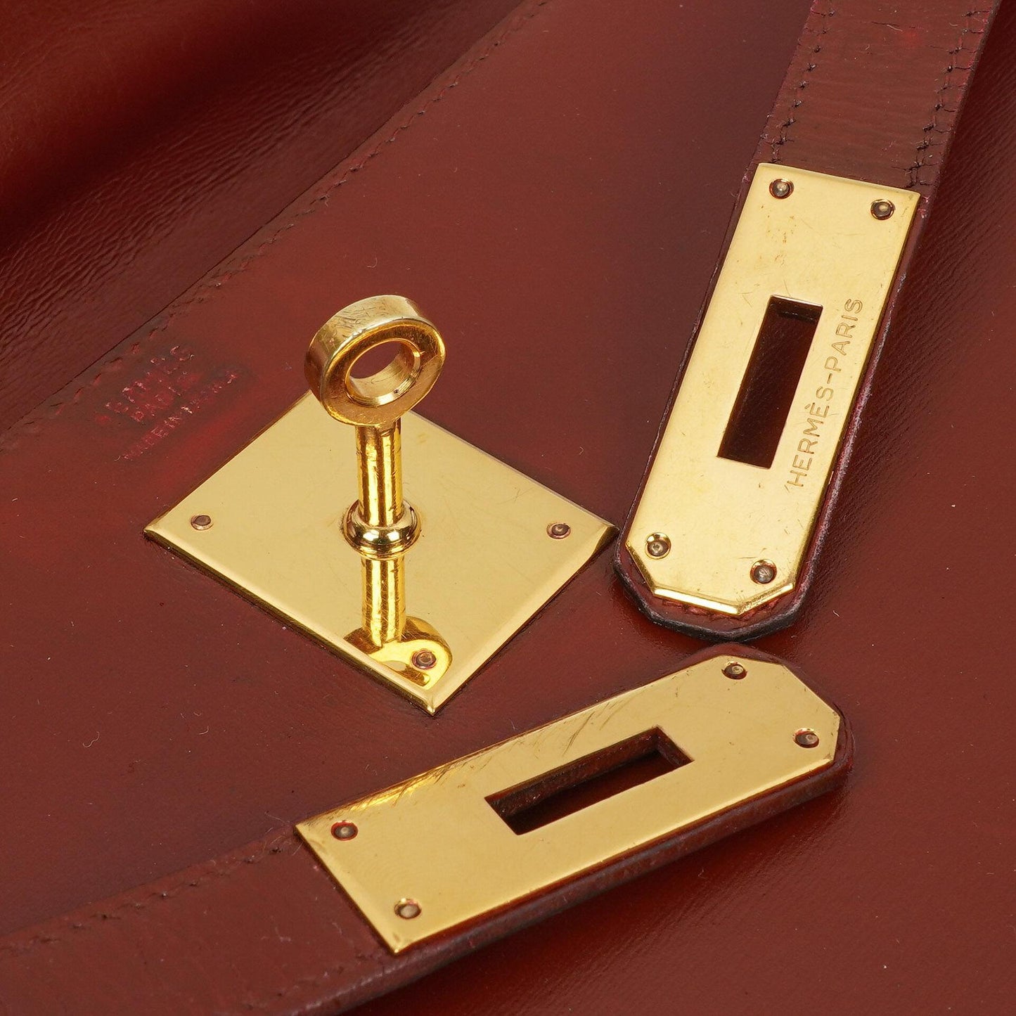 Hermès Kelly 32 Sellier Rouge H Box Kalbsleder Gold Hardware, 1983
