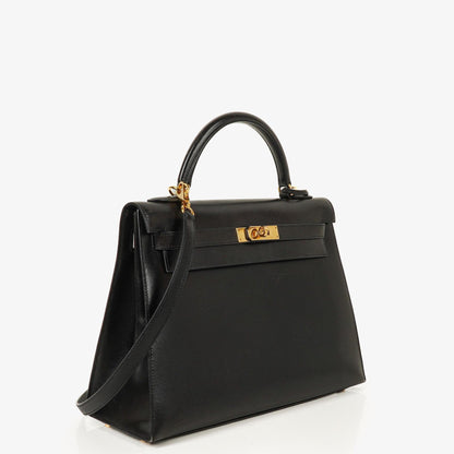 Hermès Kelly 32 Sellier Vintage aus schwarzem Boxkalbsleder mit Goldbeschlägen, 2003