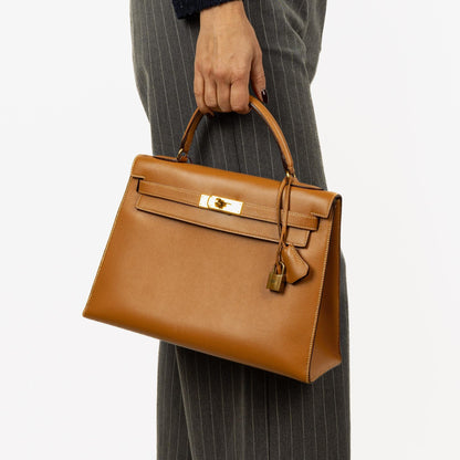 Hermès Kelly 32 Sellier Vintage aus Gold Courchevel Leder mit Gold Hardware, 1990