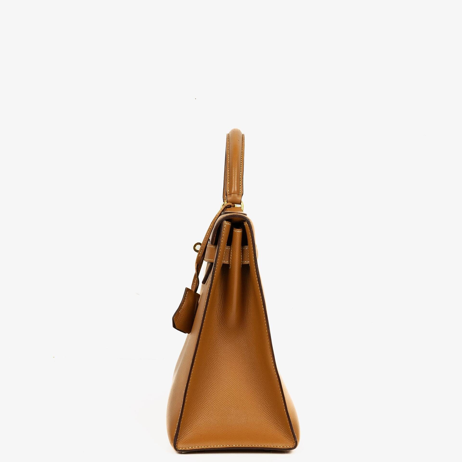 Hermès Kelly 32 Sellier Vintage aus Gold Courchevel Leder mit Gold Hardware, 1990