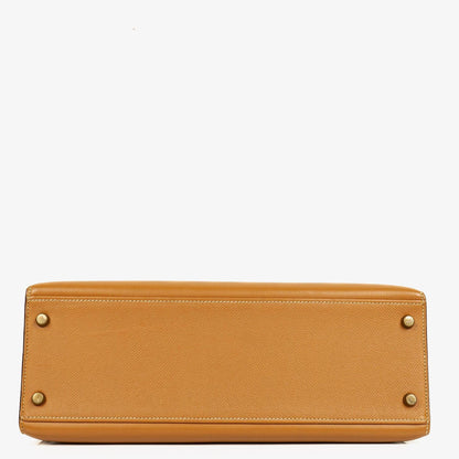 Hermès Kelly 32 Sellier Vintage aus Gold Courchevel Leder mit Gold Hardware, 1990