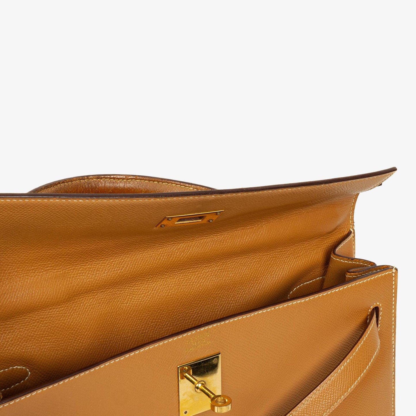 Hermès Kelly 32 Sellier Vintage aus Gold Courchevel Leder mit Gold Hardware, 1990