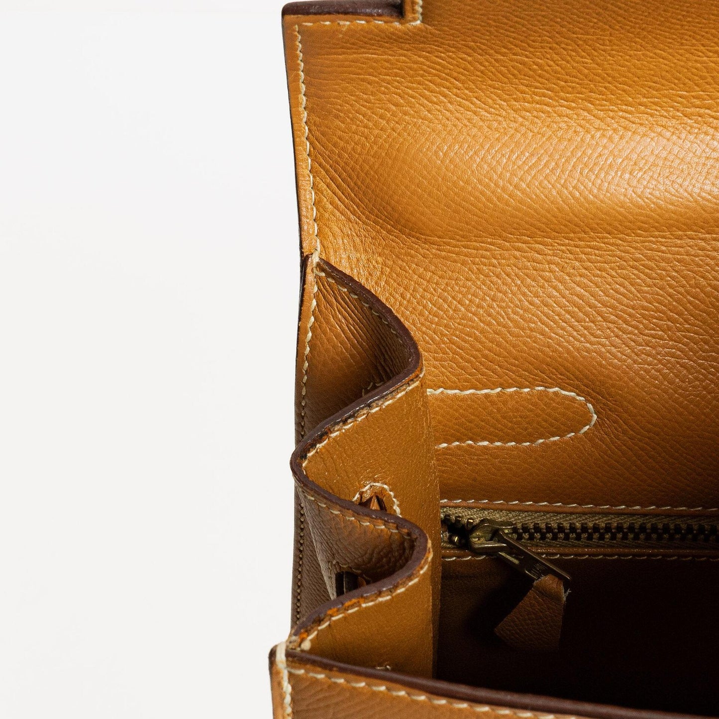 Hermès Kelly 32 Sellier Vintage aus Gold Courchevel Leder mit Gold Hardware, 1990