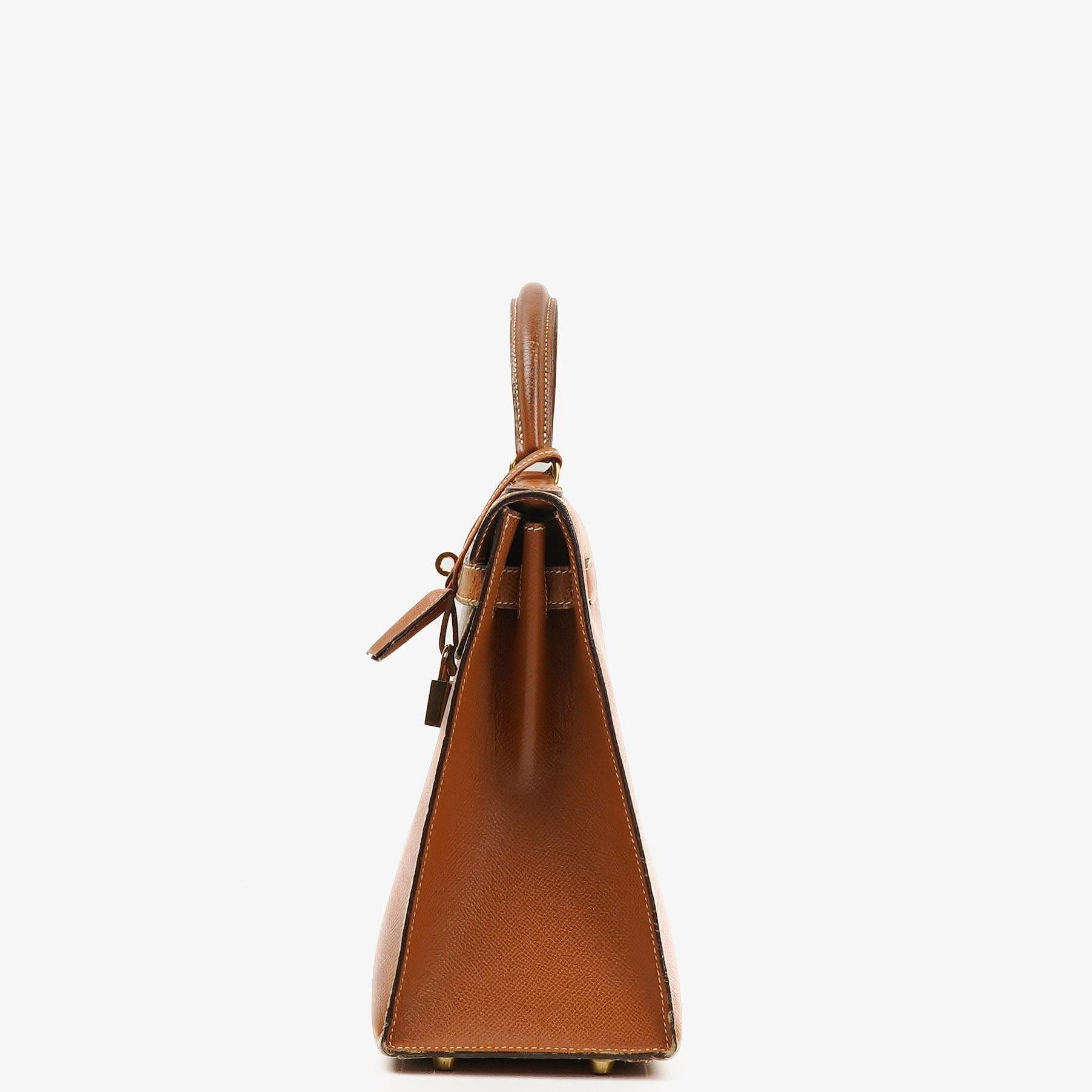 Hermès Kelly 32 Sellier Vintage aus Courchevel-Leder in Gold mit Goldbeschlägen, 1998