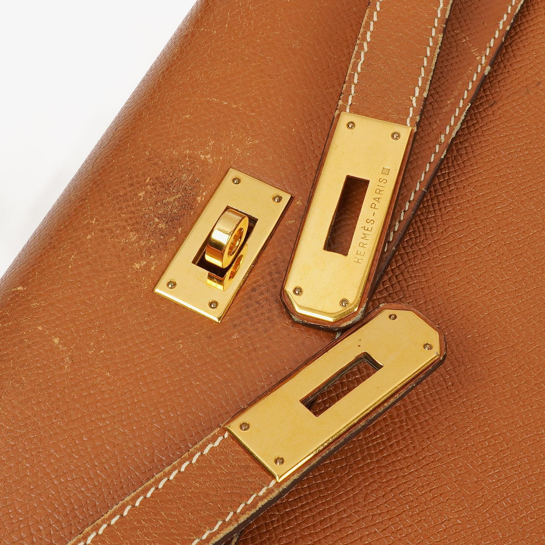 Hermès Kelly 32 Sellier Vintage aus Courchevel-Leder in Gold mit Goldbeschlägen, 1998