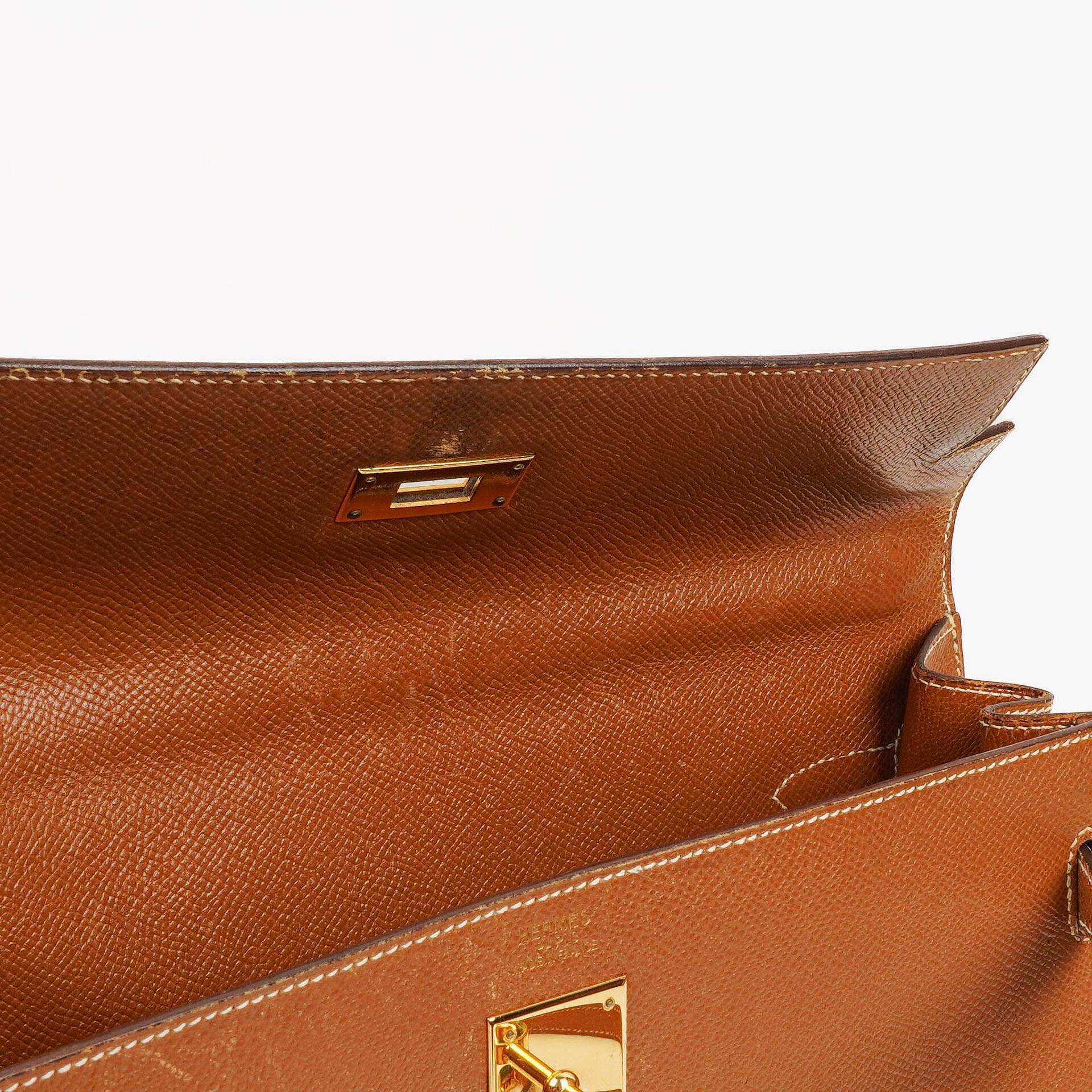 Hermès Kelly 32 Sellier Vintage aus Courchevel-Leder in Gold mit Goldbeschlägen, 1998