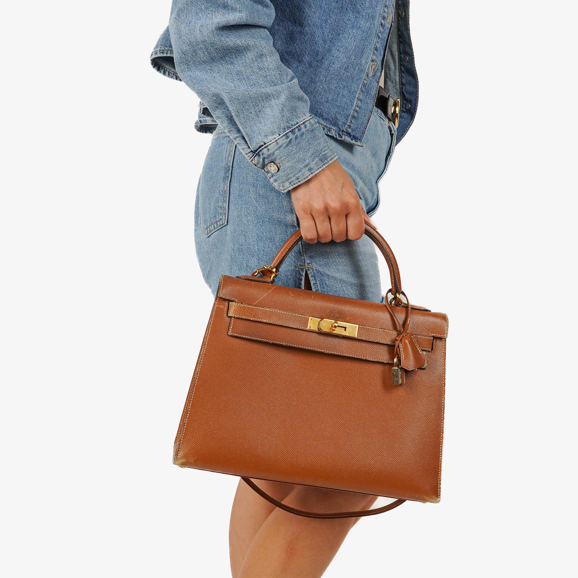 Hermès Kelly 32 Sellier Vintage aus Courchevel-Leder in Gold mit Goldbeschlägen, 1998
