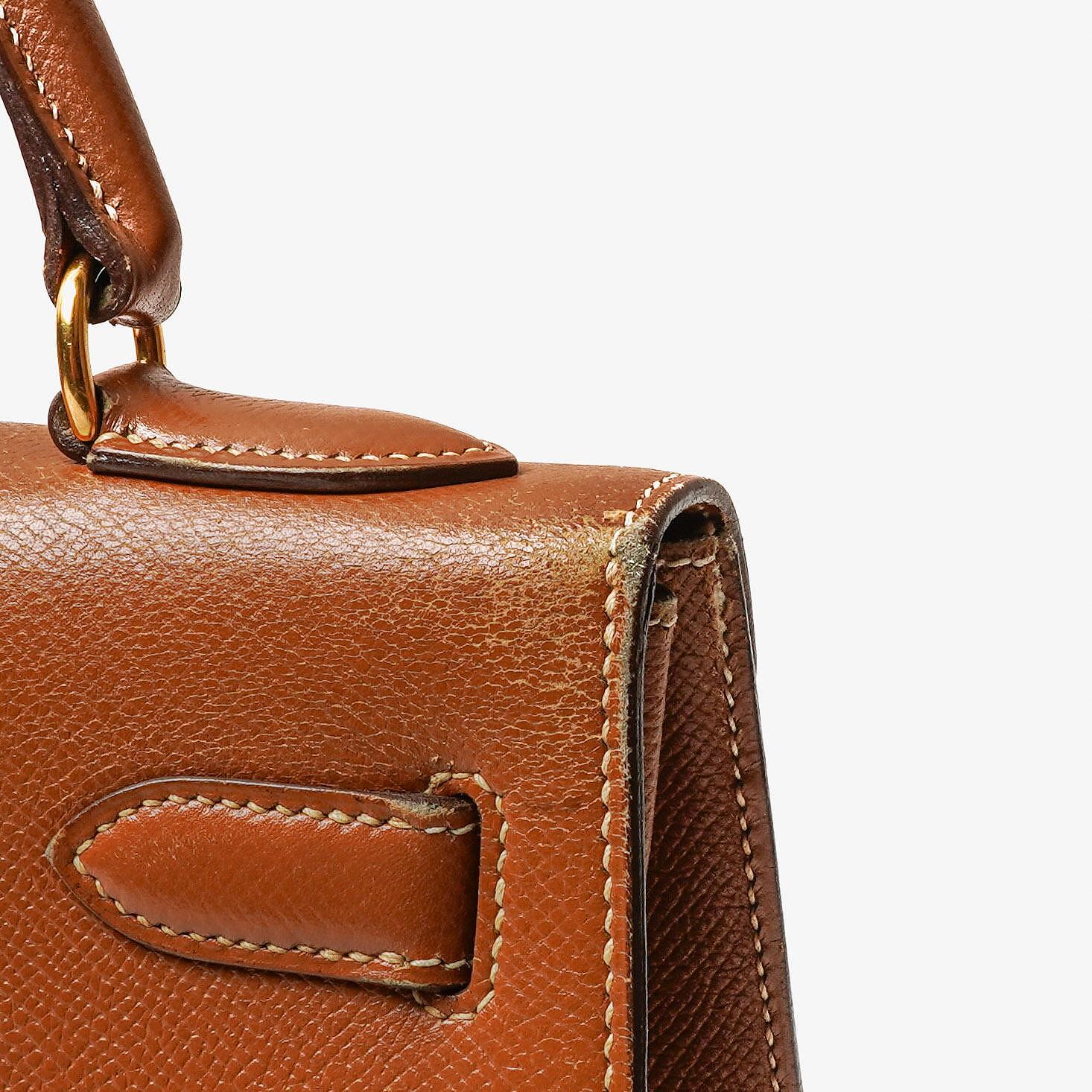 Hermès Kelly 32 Sellier Vintage aus Courchevel-Leder in Gold mit Goldbeschlägen, 1998