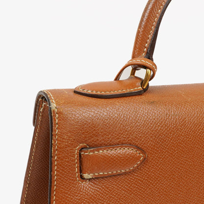 Hermès Kelly 32 Sellier Vintage aus Courchevel-Leder in Gold mit Goldbeschlägen, 1998