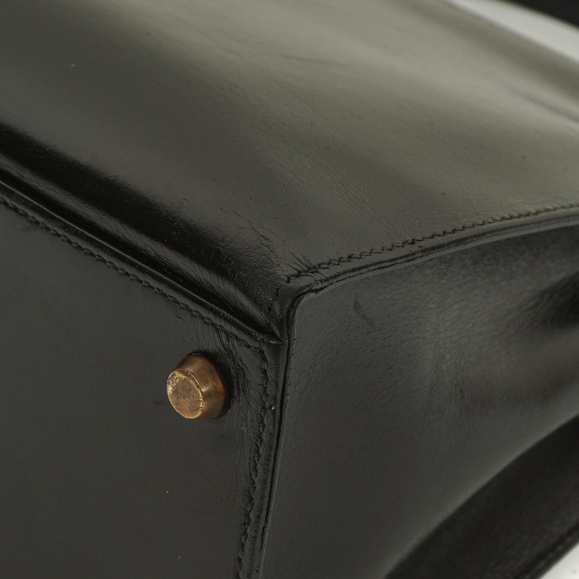 Hermès Kelly 32 Vintage Sellier aus schwarzem Boxcalf mit goldfarbener Hardware, 1987