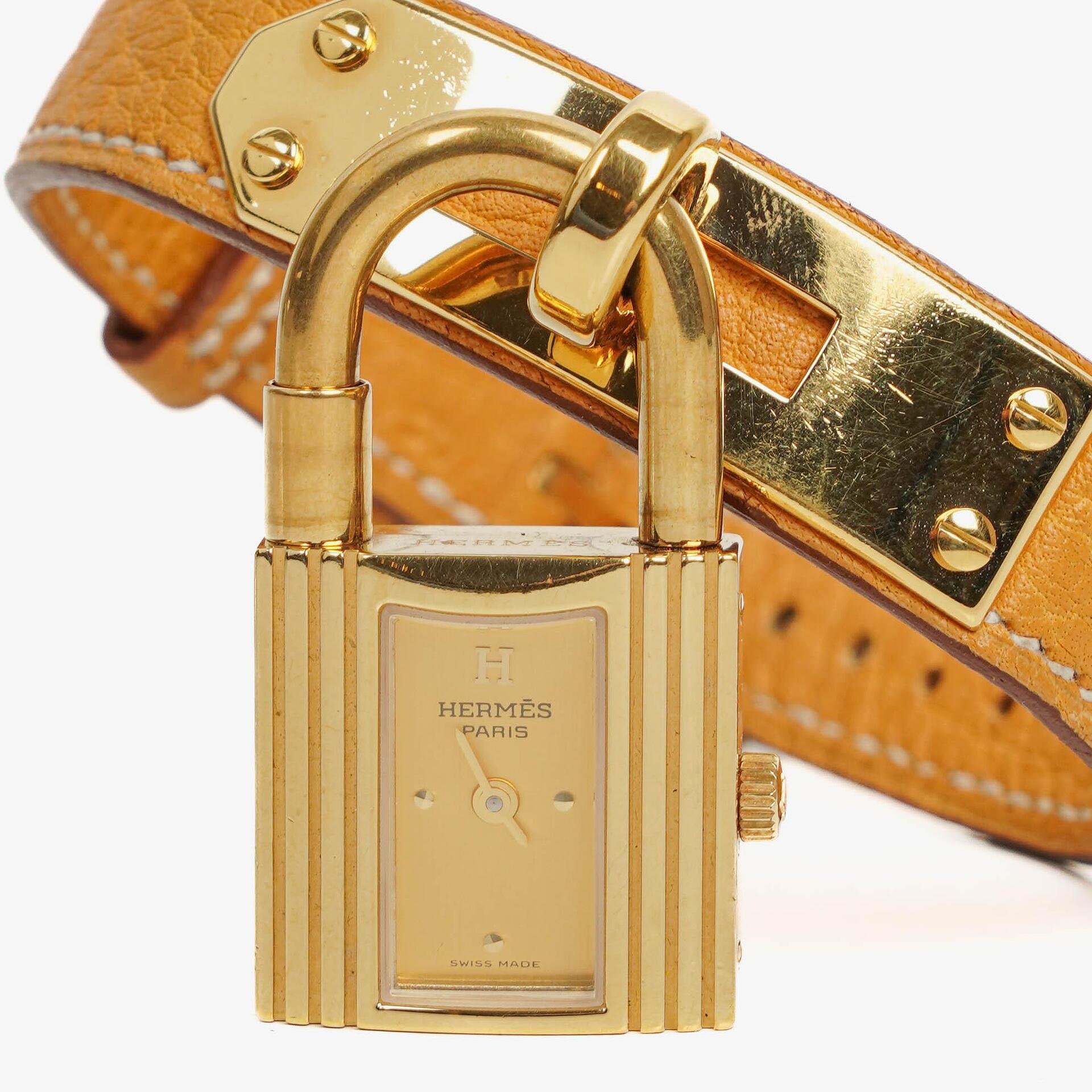 Hermès Kelly Uhr mit beigem Leder und Vergoldung