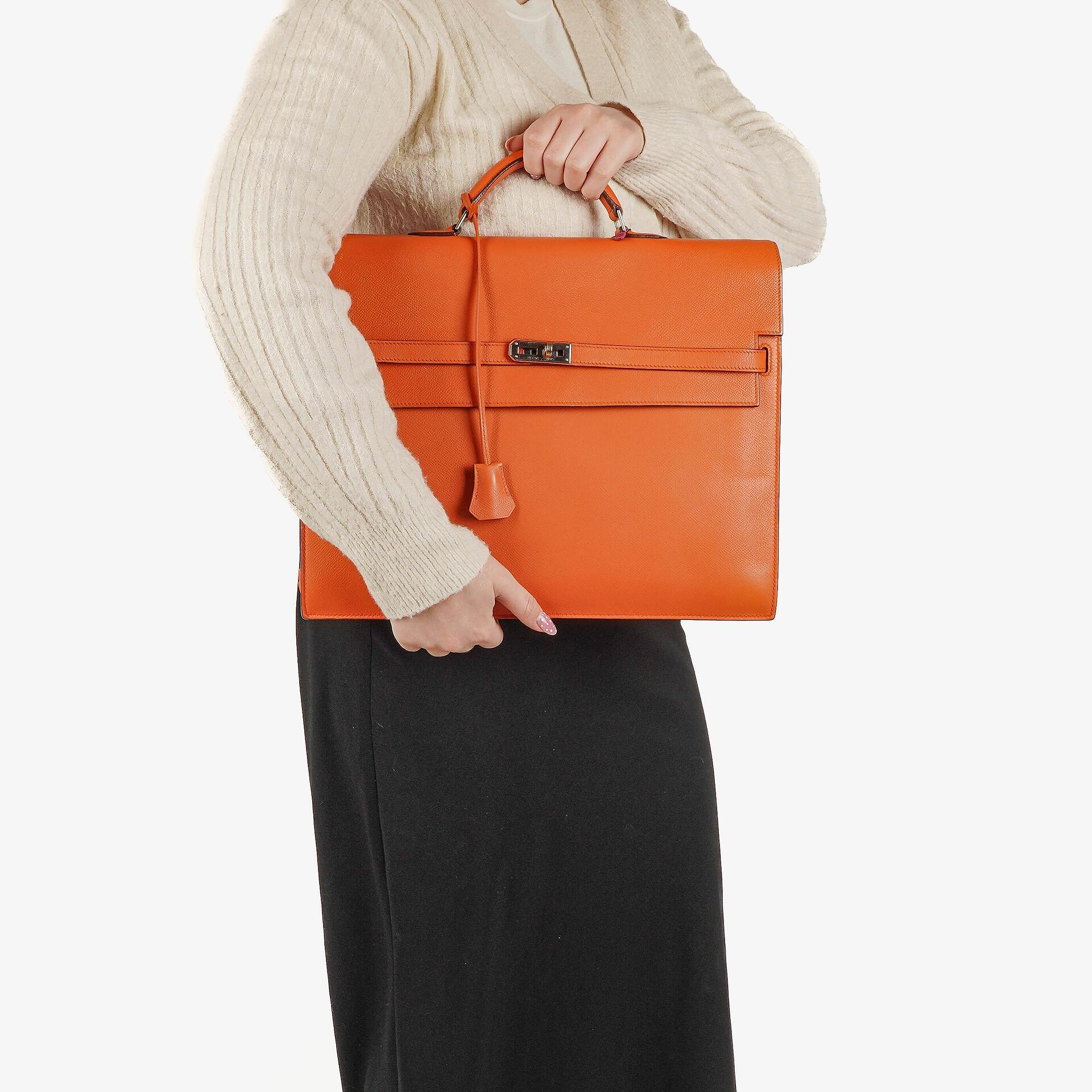 Hermès Kelly Depeche 38 Tasche aus orangefarbenem Epsom Leder
