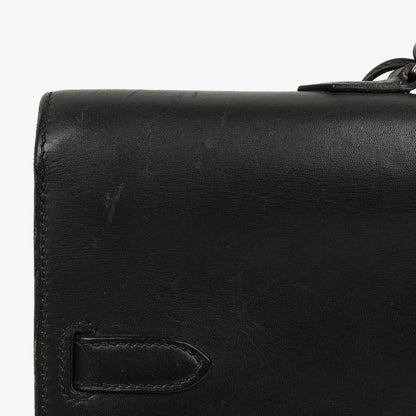 Hermès Kelly Depeches 37 aus schwarzem Boxleder mit Palladium-Beschlägen, 2003
