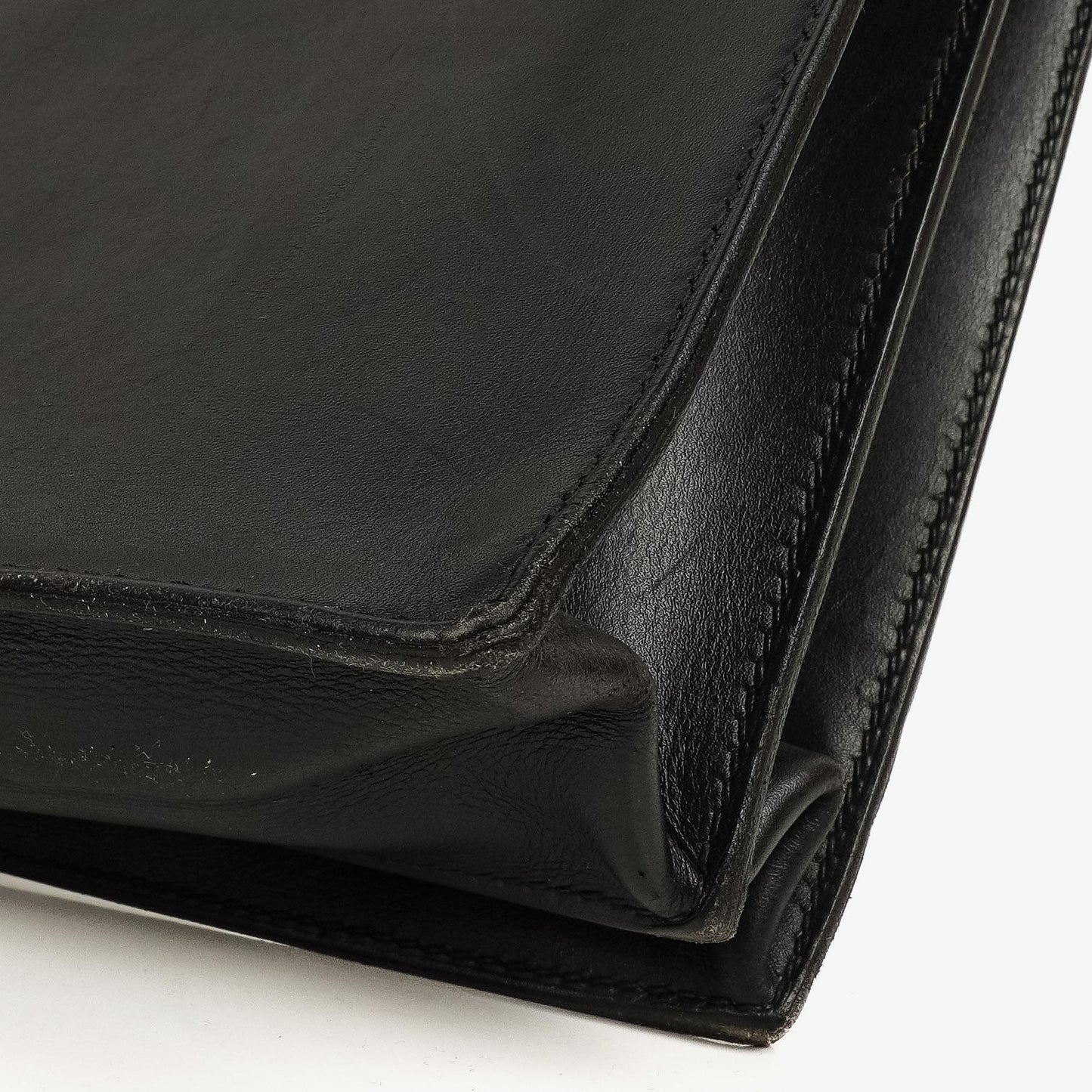Hermès Kelly Depeches 37 aus schwarzem Boxleder mit Palladium-Beschlägen, 2003