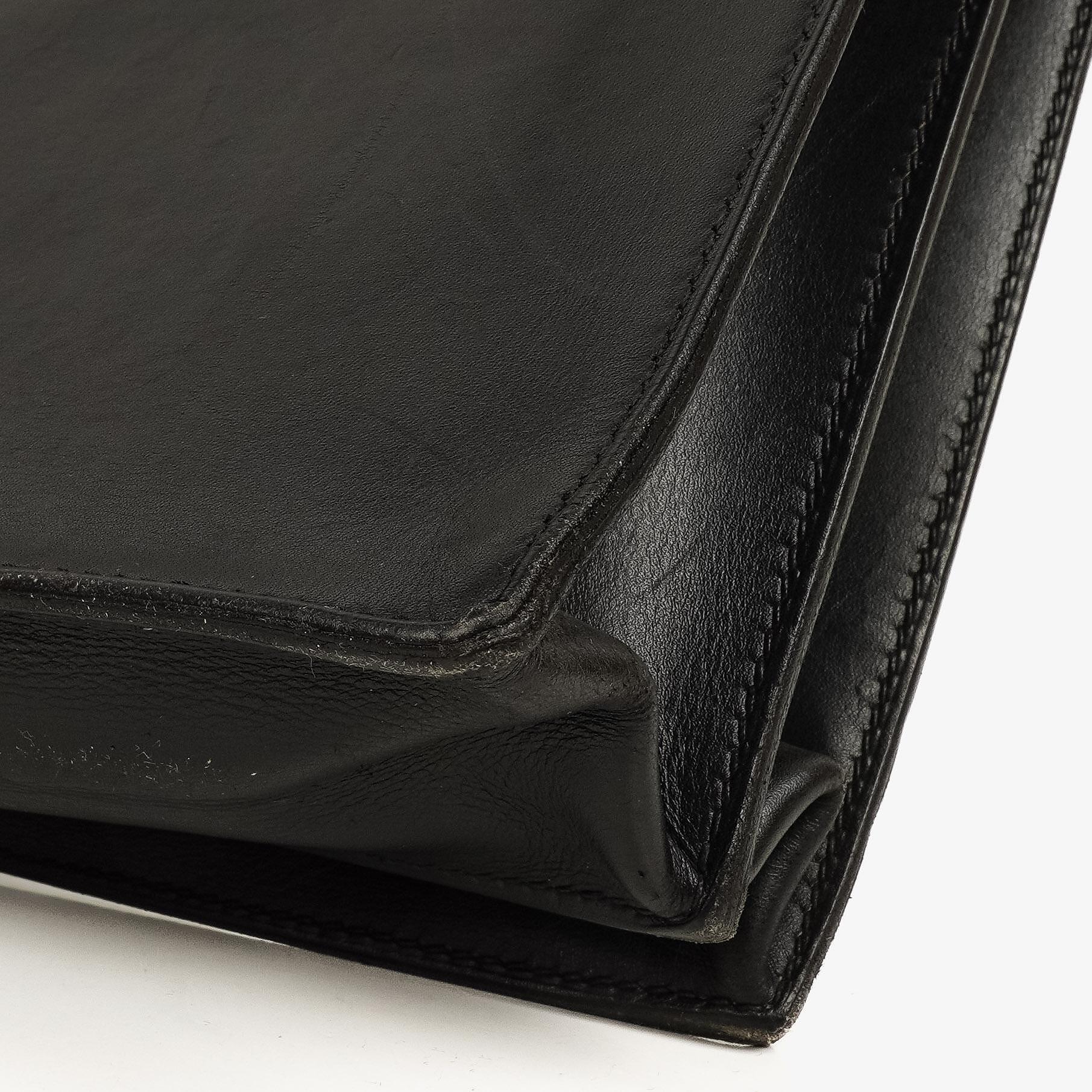 Hermès Kelly Depeches 37 aus schwarzem Boxleder mit Palladium-Beschlägen, 2003