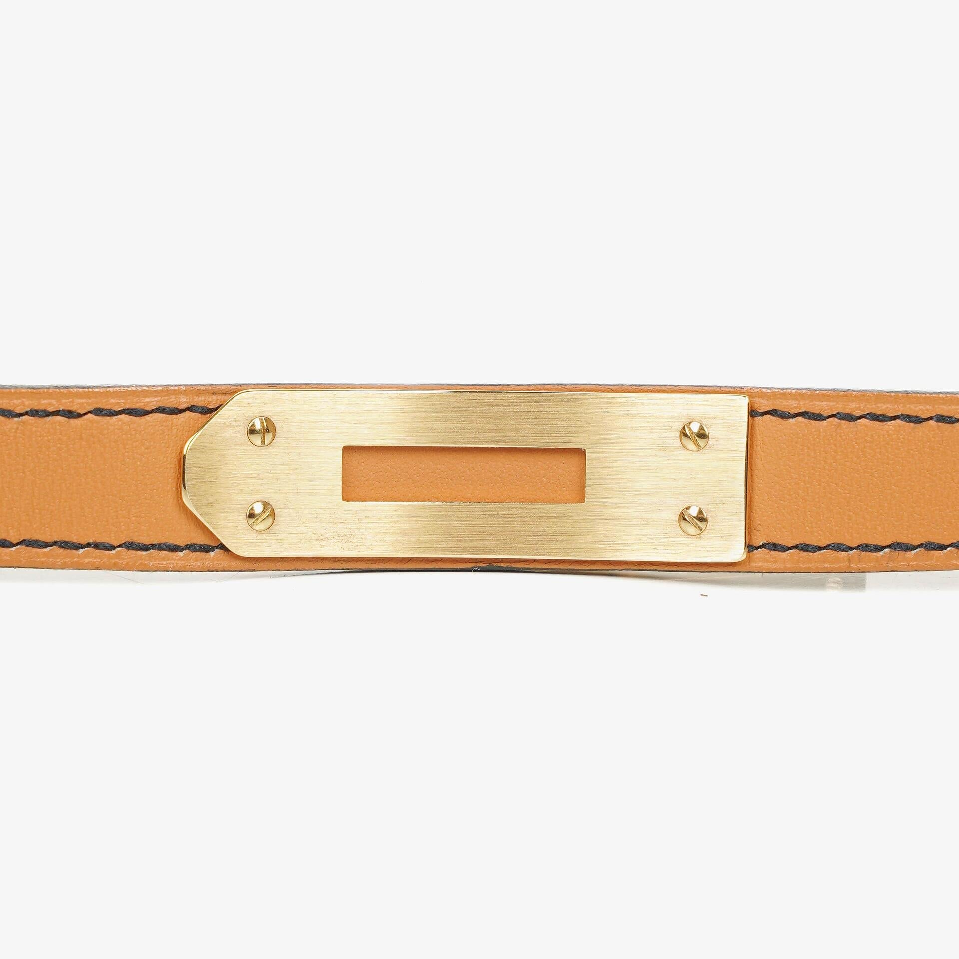 Hermès Kelly Noir Uhr aus Courchevel Leder mit Vergoldung