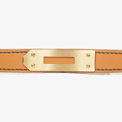 Hermès Kelly Noir Uhr aus Courchevel Leder mit Vergoldung