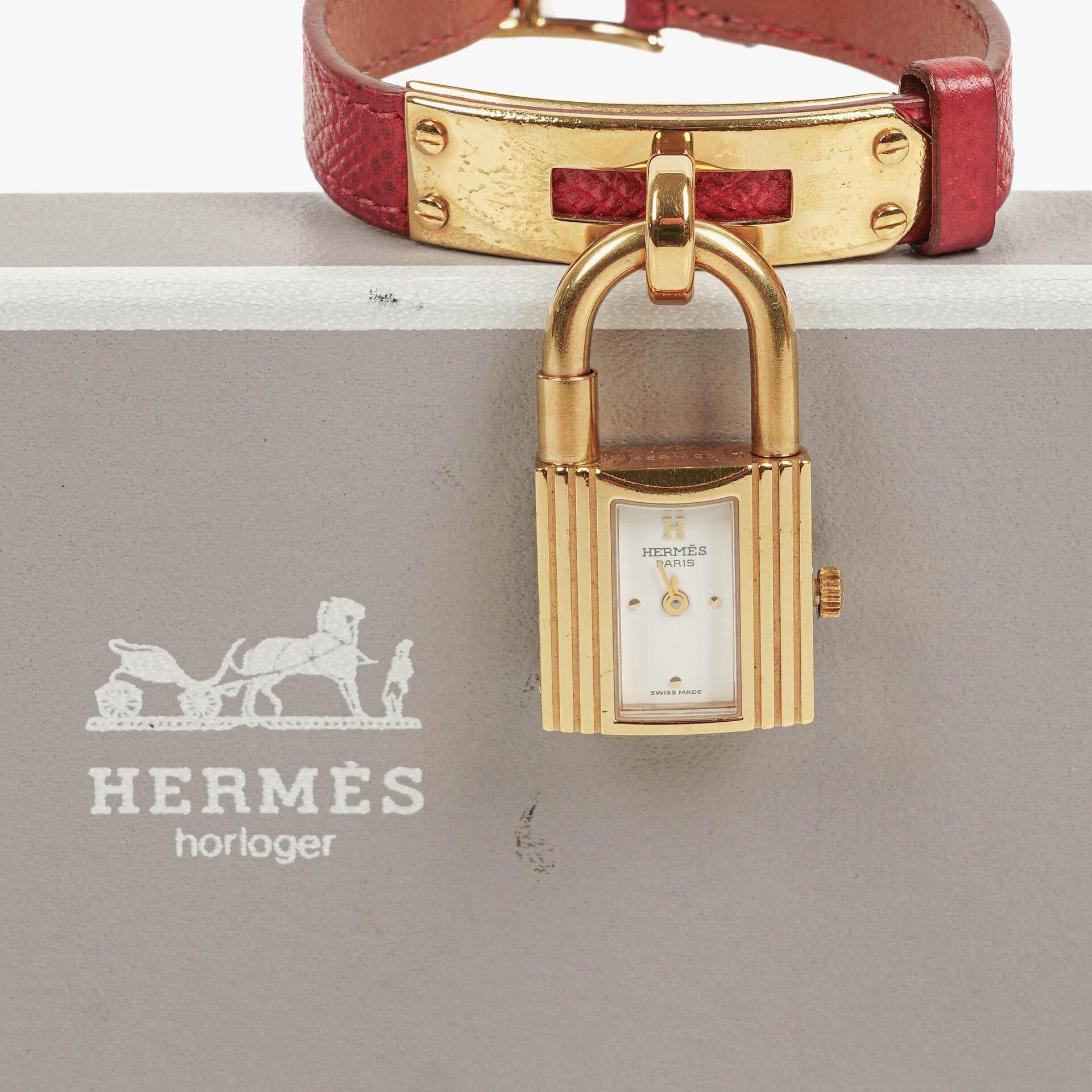 Hermès Kelly Uhr aus Rouge Courchevel Leder, vergoldet