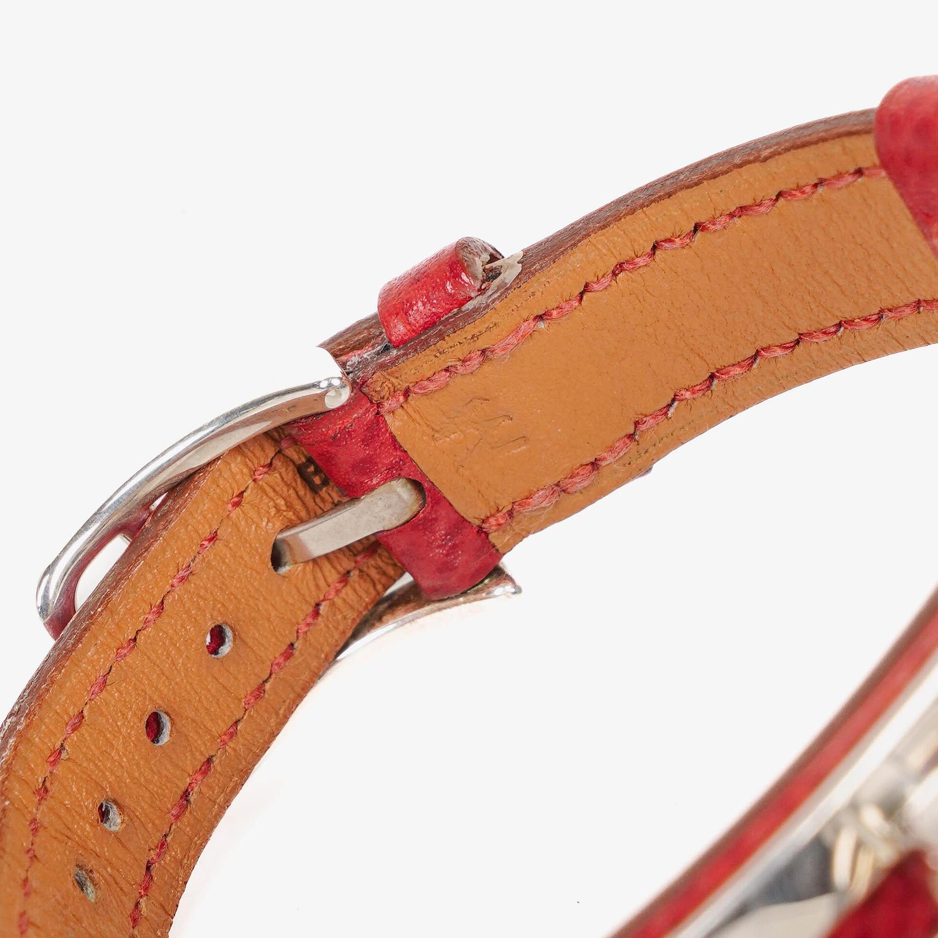 Hermès Kelly Uhr aus Rouge Courchevel Leder in Silberoptik