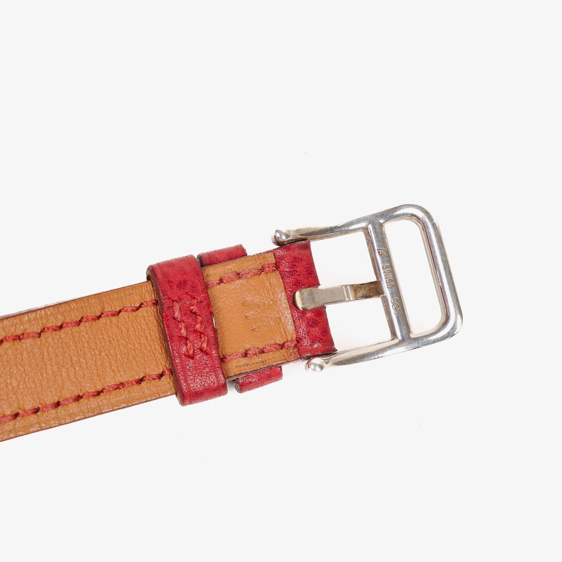 Hermès Kelly Uhr aus Rouge Courchevel Leder in Silberoptik