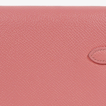 Hermès Kelly To Go Geldbörse aus Epsom in Rose Confetti mit Palladium-Beschlägen