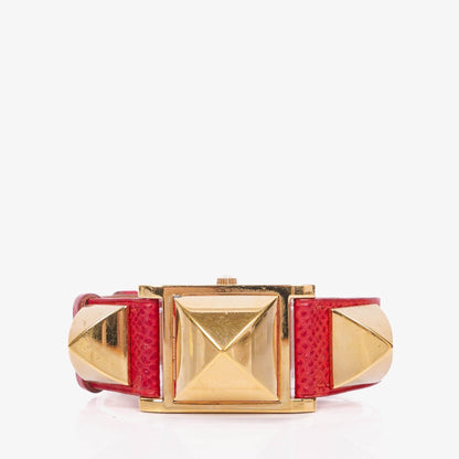 Hermès Medor goldplattierte Uhr mit rotem Courchevel-Leder und Pyramidennieten-Gehäuse
