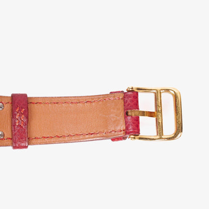 Hermès Medor goldplattierte Uhr mit rotem Courchevel-Leder und Pyramidennieten-Gehäuse