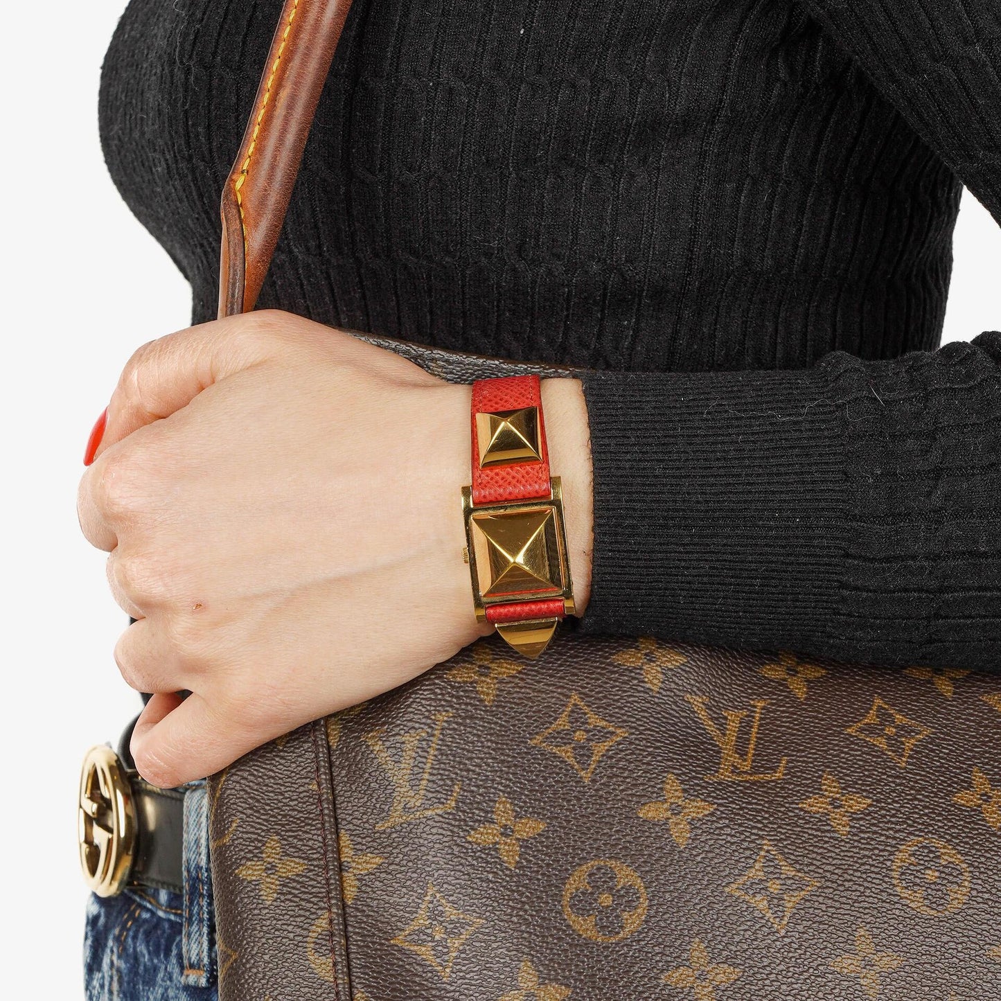 Hermès Medor goldplattierte Uhr mit rotem Courchevel-Leder und Pyramidennieten-Gehäuse